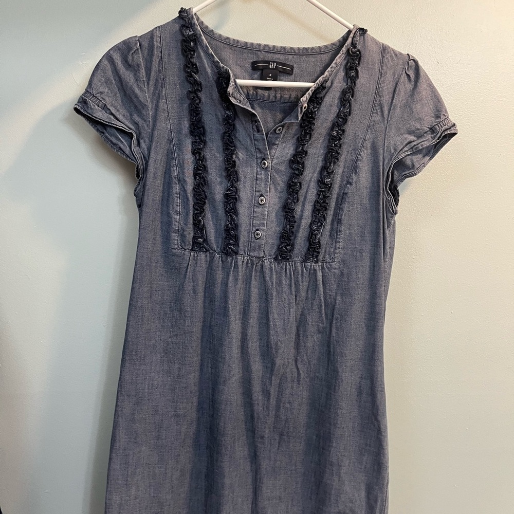 Gap Women's Denim Ruffle Side Pockets Cap Sleeve 1/2 Button Shift Dress Size 2